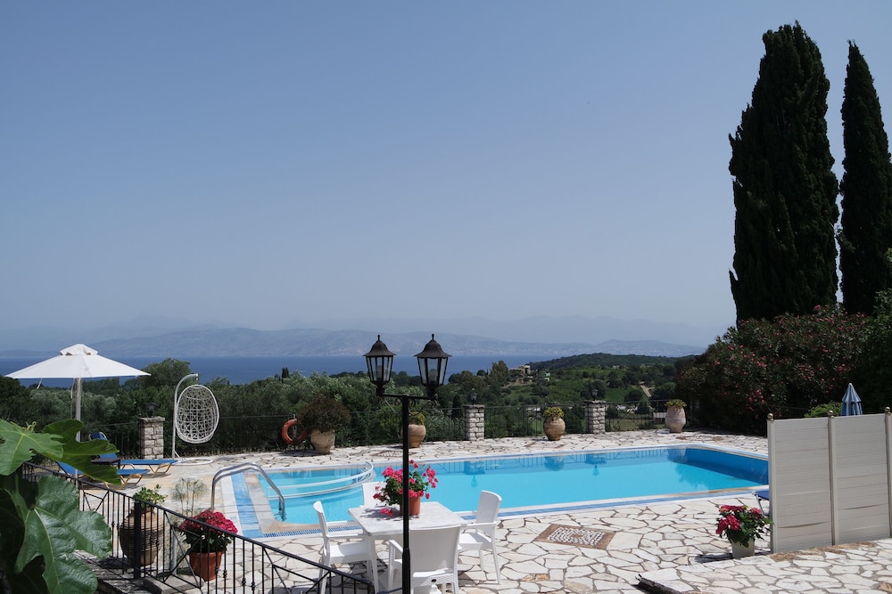 

Palermo - Ksamil - Villa Bacchus