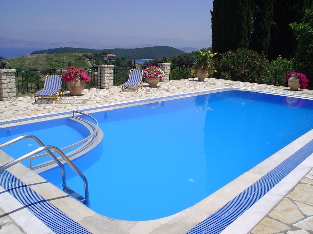 

Napoli - Costa albanese - Villa Bacchus