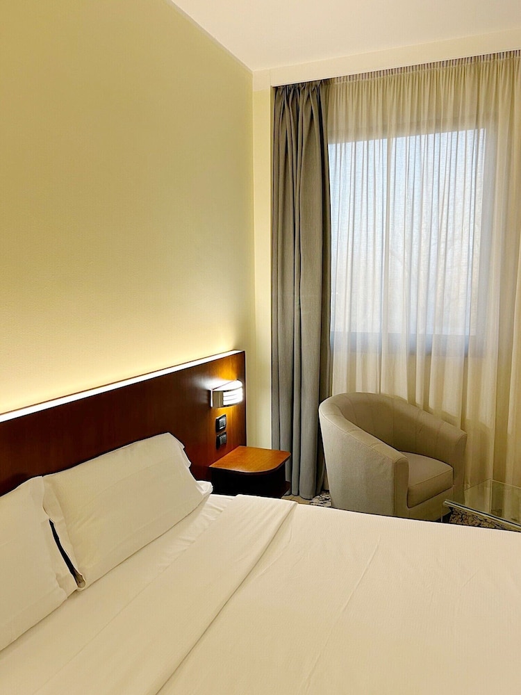 

Catania - Rozzano - iH Hotels Milano Blu Visconti