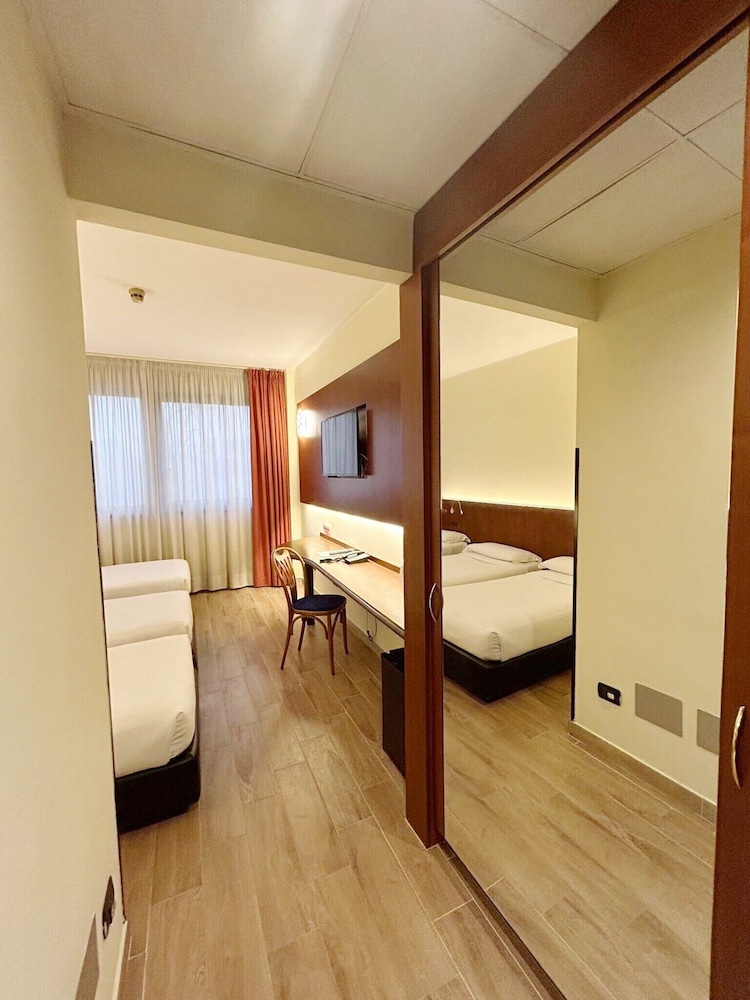 

Cagliari - Trezzano sul Naviglio - iH Hotels Milano Blu Visconti