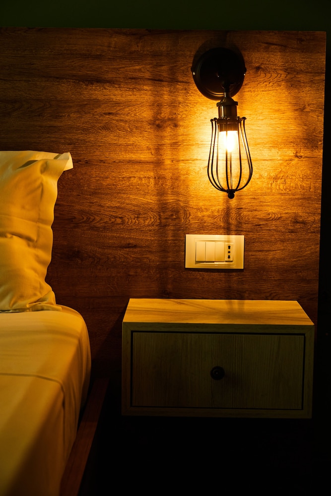 

Lamezia Terme - Tirana - Arc Hotel Tirana