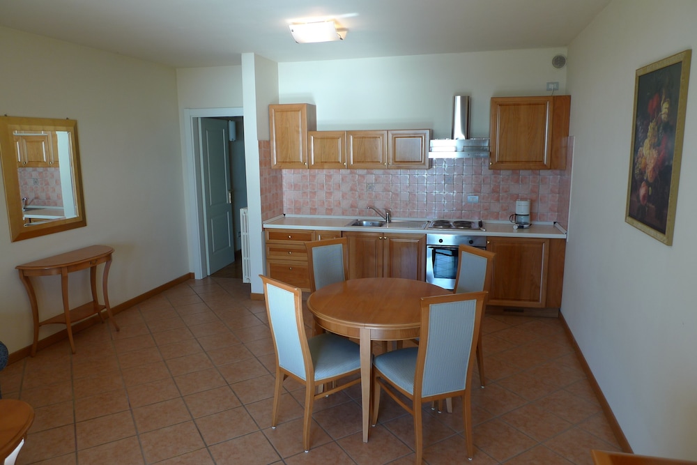 

Bari - San Felice del Benaco - Domina Borgo degli Ulivi - Garda Lake