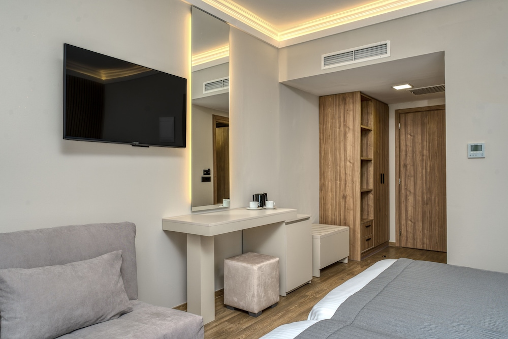 

Bologna - Agios Kirikos - Palatino Hotel