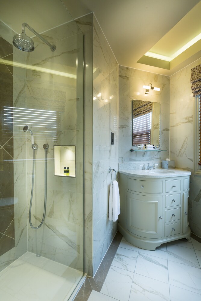 

Milano - Bishop's Stortford - Down Hall Hotel