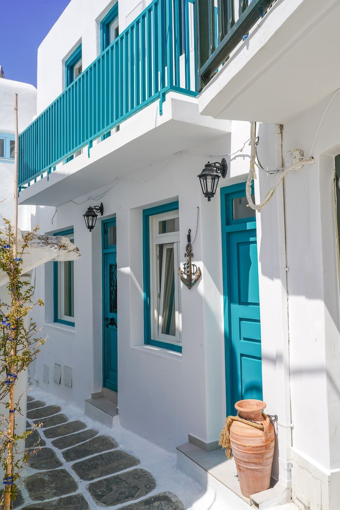 

Milano - Ano Mera - Seabed Suites Mykonos