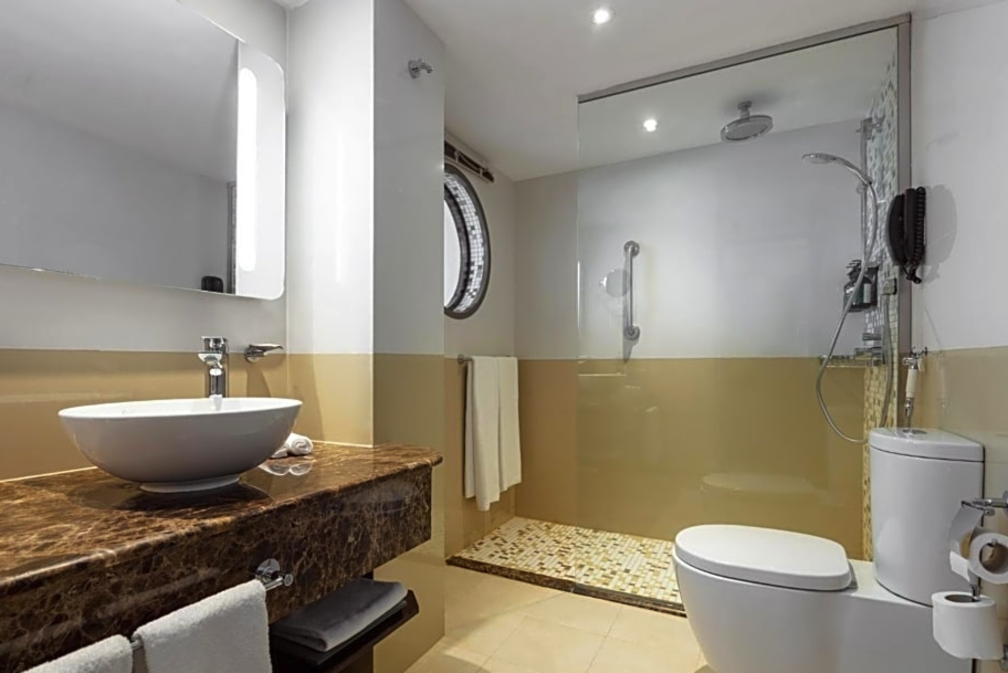 

Roma - Ruwī - Crowne Plaza Muscat