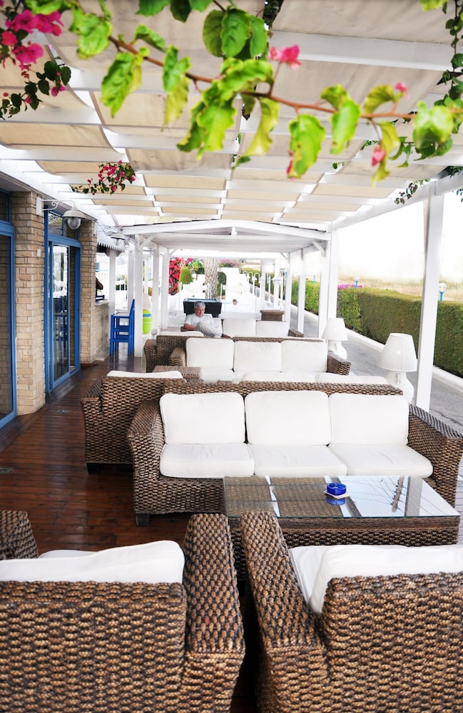 

Roma - Khlorakas - Tasmaria Aparthotel