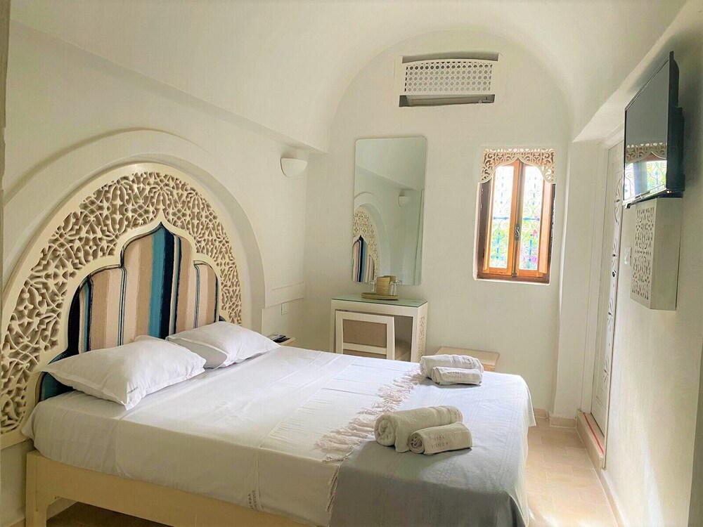 

Milano - Mezraia - Djerba Authentique