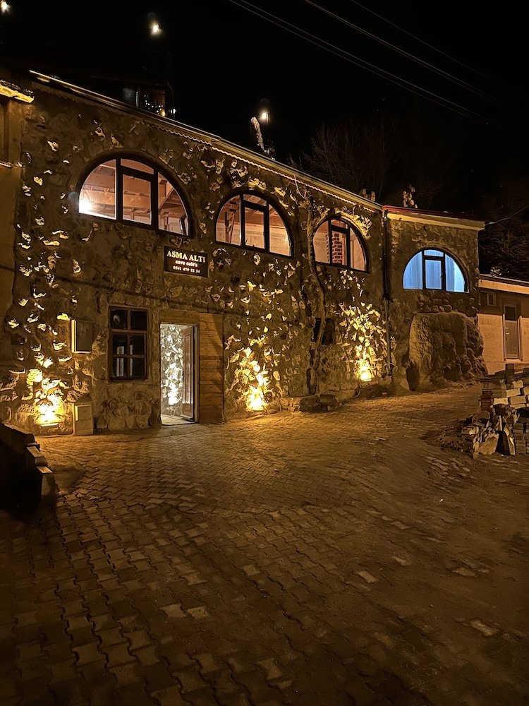 

Venezia - Nevsehir - Asma Altı Cave