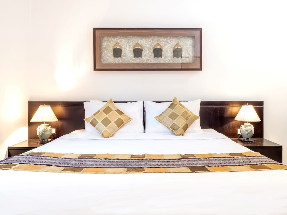 

Roma - Sa Khu - Isara Nai Yang Resort