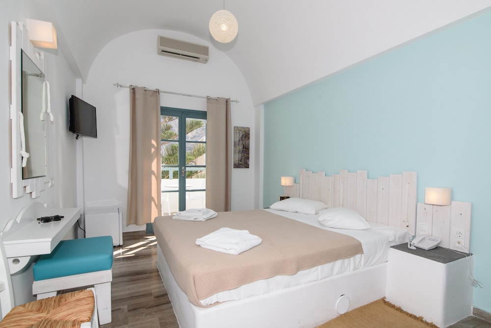 

Bologna - Imerovigli - Iris Boutique Hotel