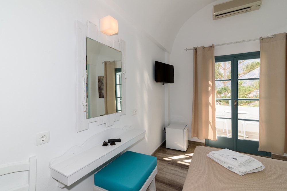

Milano - Imerovigli - Iris Boutique Hotel