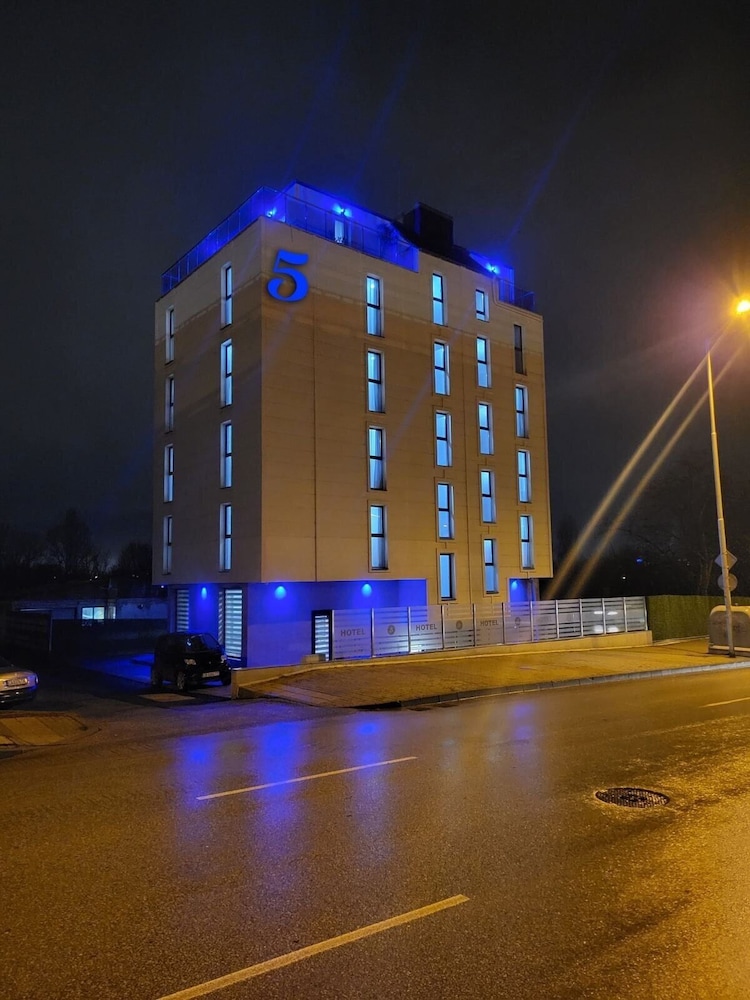 

Venezia - Sofia - Hotel Boutique 5 - Free parking - Free breakfast - Free internet - EVSE