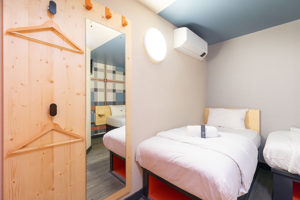 

Napoli - Glasgow - easyHotel Glasgow City