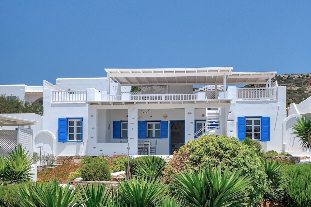 

Lamezia Terme - Agios Georgios, Antiparos - Blue Dolphin Antiparos Villas and Suites