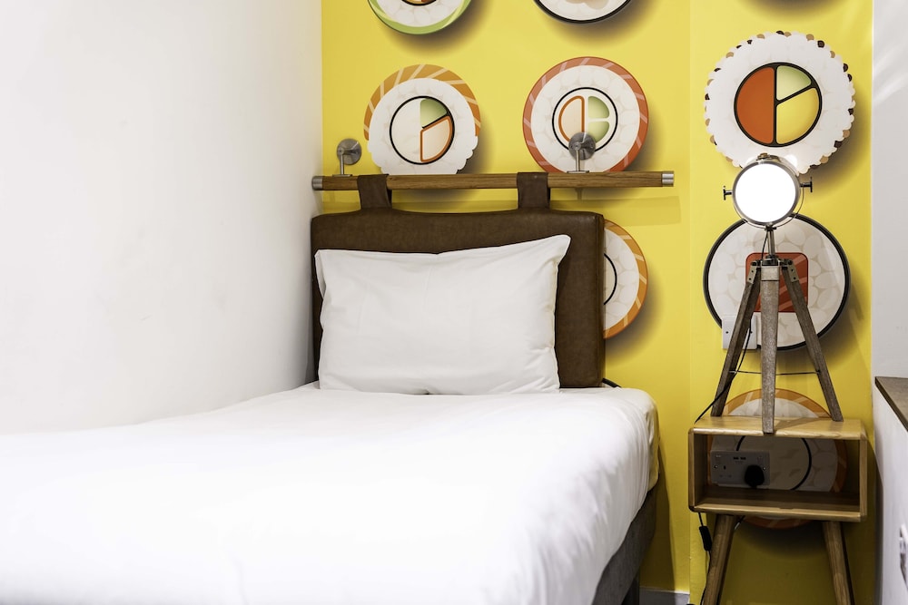 

Roma - Brentford - Heeton Concept Hotel - Kensington London