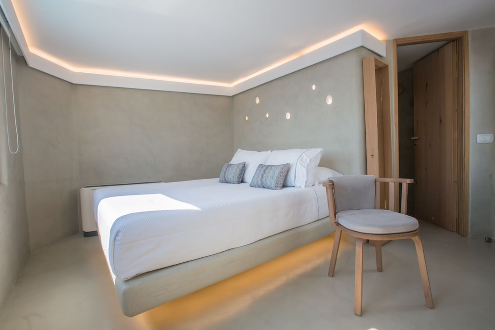 

Brindisi - Mesariá - Chic Hotel Santorini
