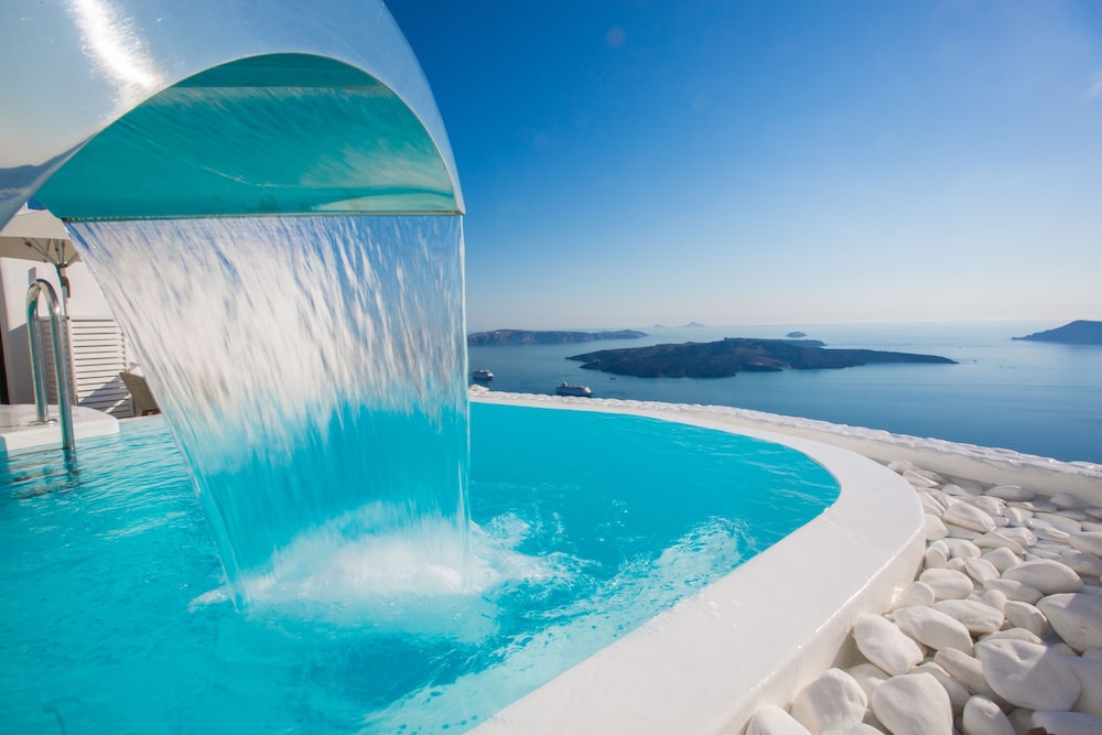 

Brindisi - Órmos Athiniós - Chic Hotel Santorini