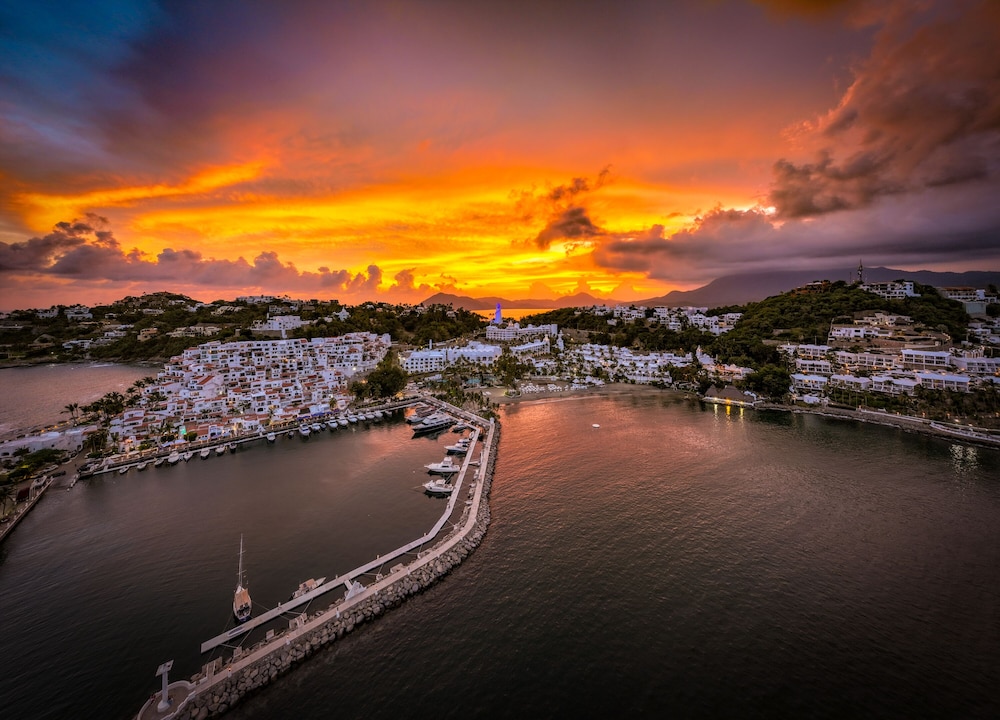 

Roma - Manzanillo - Las Hadas By Brisas
