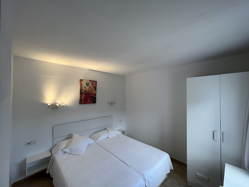 

Cagliari - Formentera, Isole Baleari - Apartamentos Vista Vedrá
