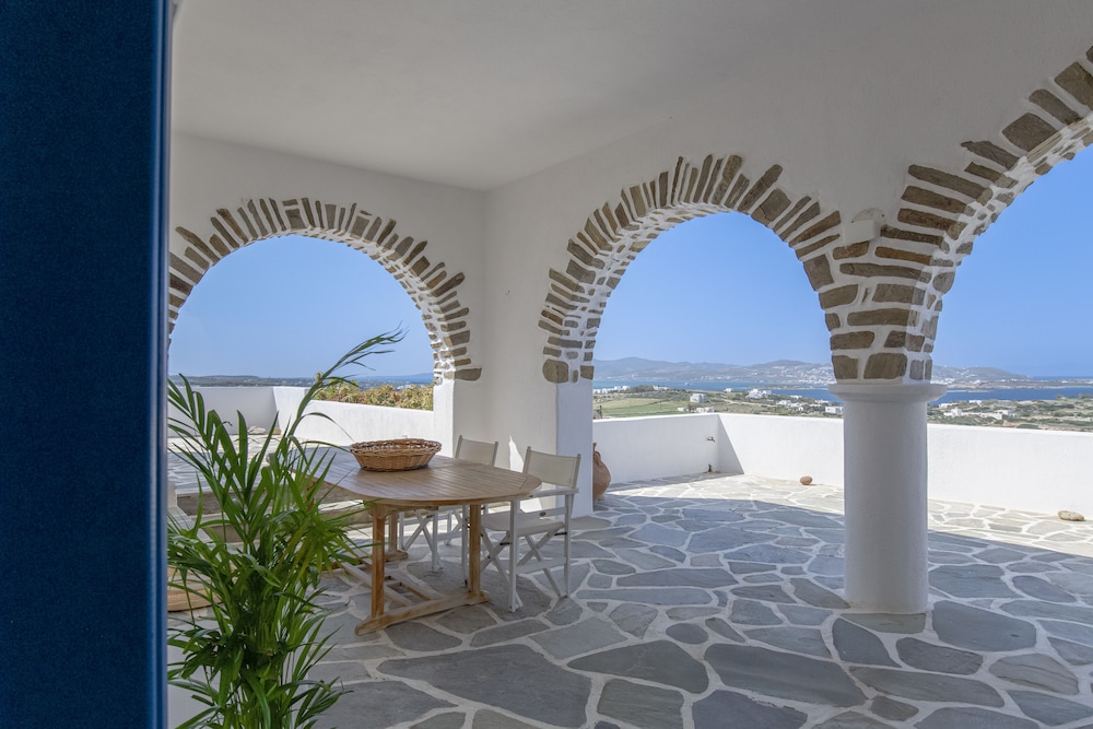 

Milano - Kampos - Anthemion Paros - Villas & Suites