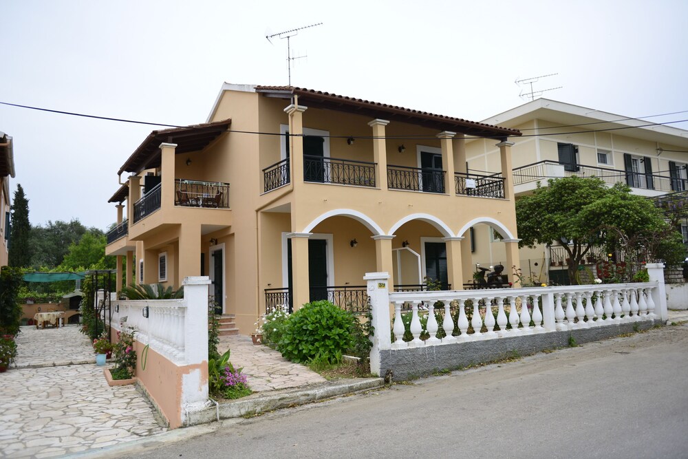 

Milano - Almiros Beach - Nikos Cassiopeia Apartments