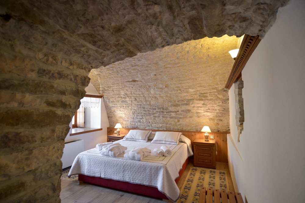 

Roma - Gjirokastër - Hotel Kalemi 2