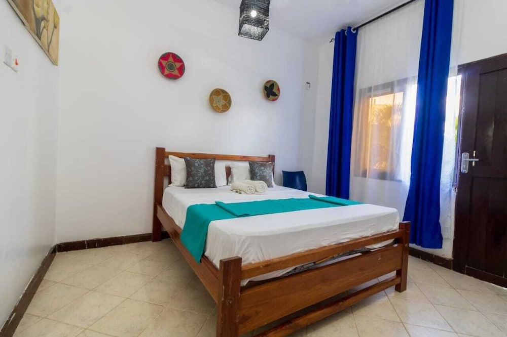 

Bologna - Mombasa - Pontoon Residence & Suites
