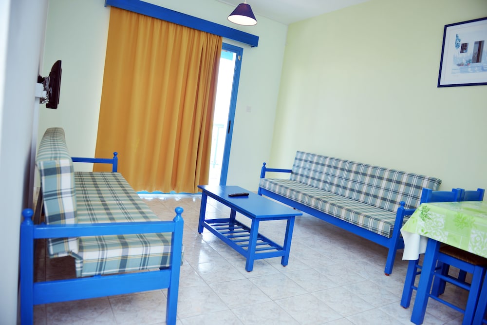 

Roma - Kissonerga - Tasmaria Aparthotel