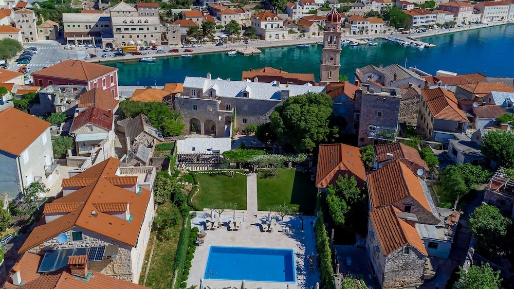 

Napoli - Postira, Brazza - Puteus Palace Heritage Hotel