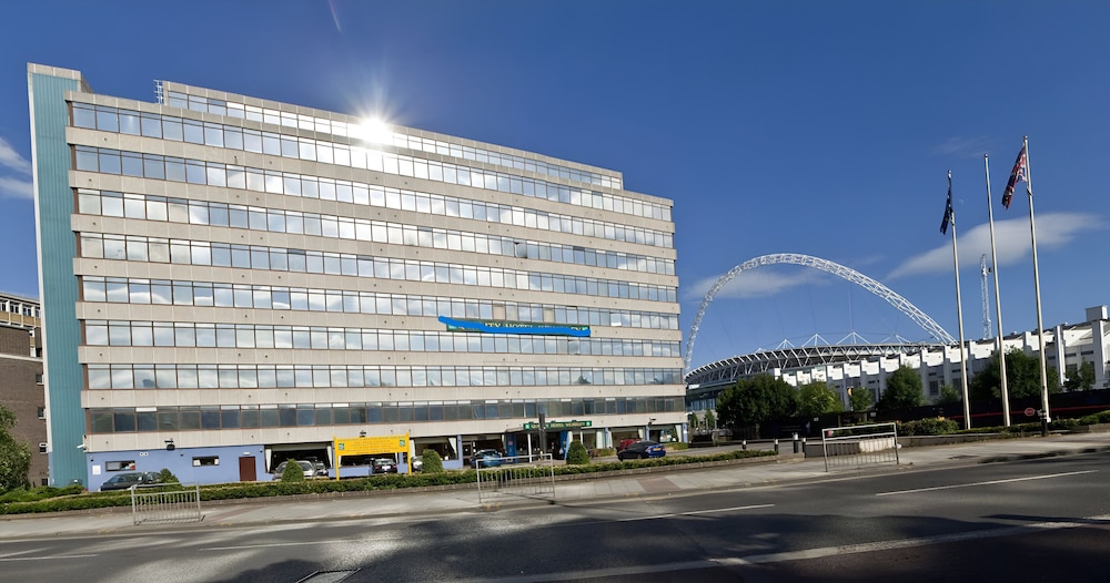 

Pisa - Ealing - London - Wembley International Hotel