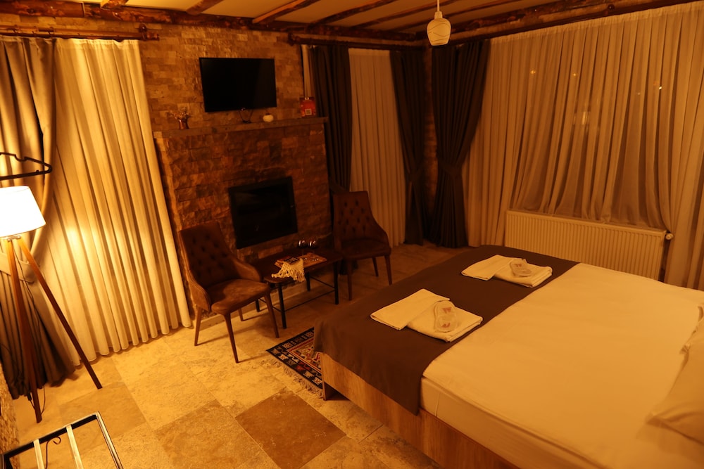 

Bologna - Çavuşin - Calina Hotel