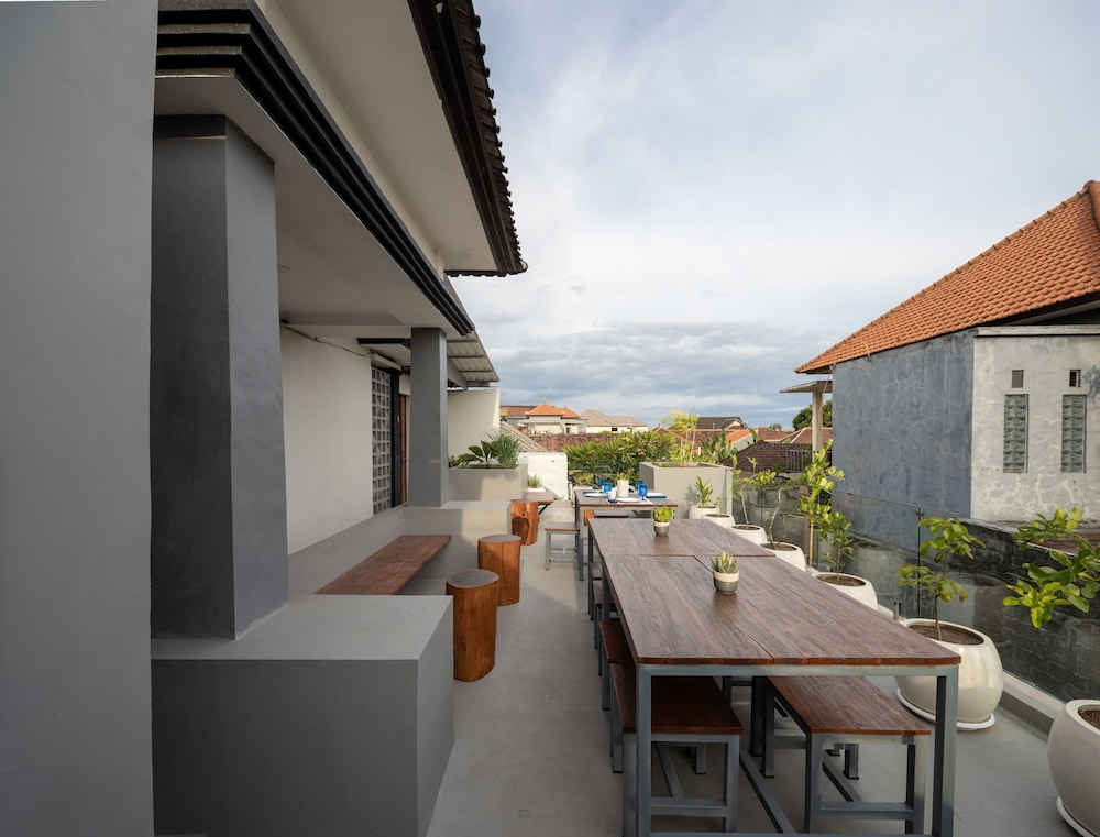 

Milano - Ketewel - Verdant Bali Sekar Sari