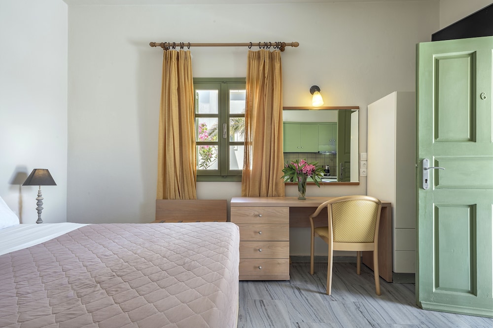 

Cagliari - Fira - Ambeli Apartments