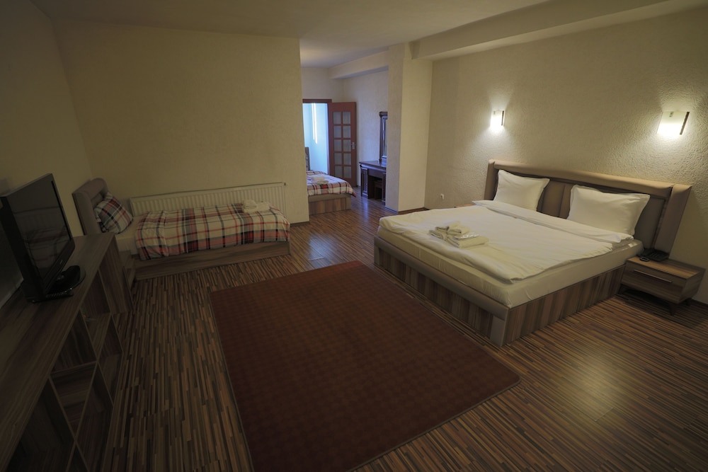 

Milano - Pristina - Hotel Denis