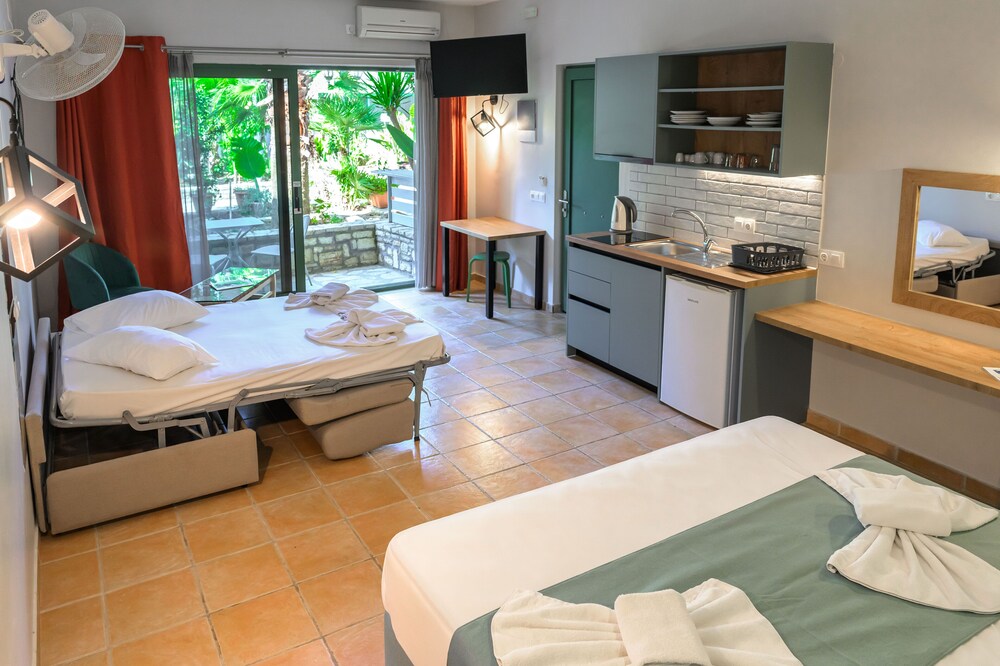 

Roma - Mikros Gialos - Rouda Bay Beach Hotel