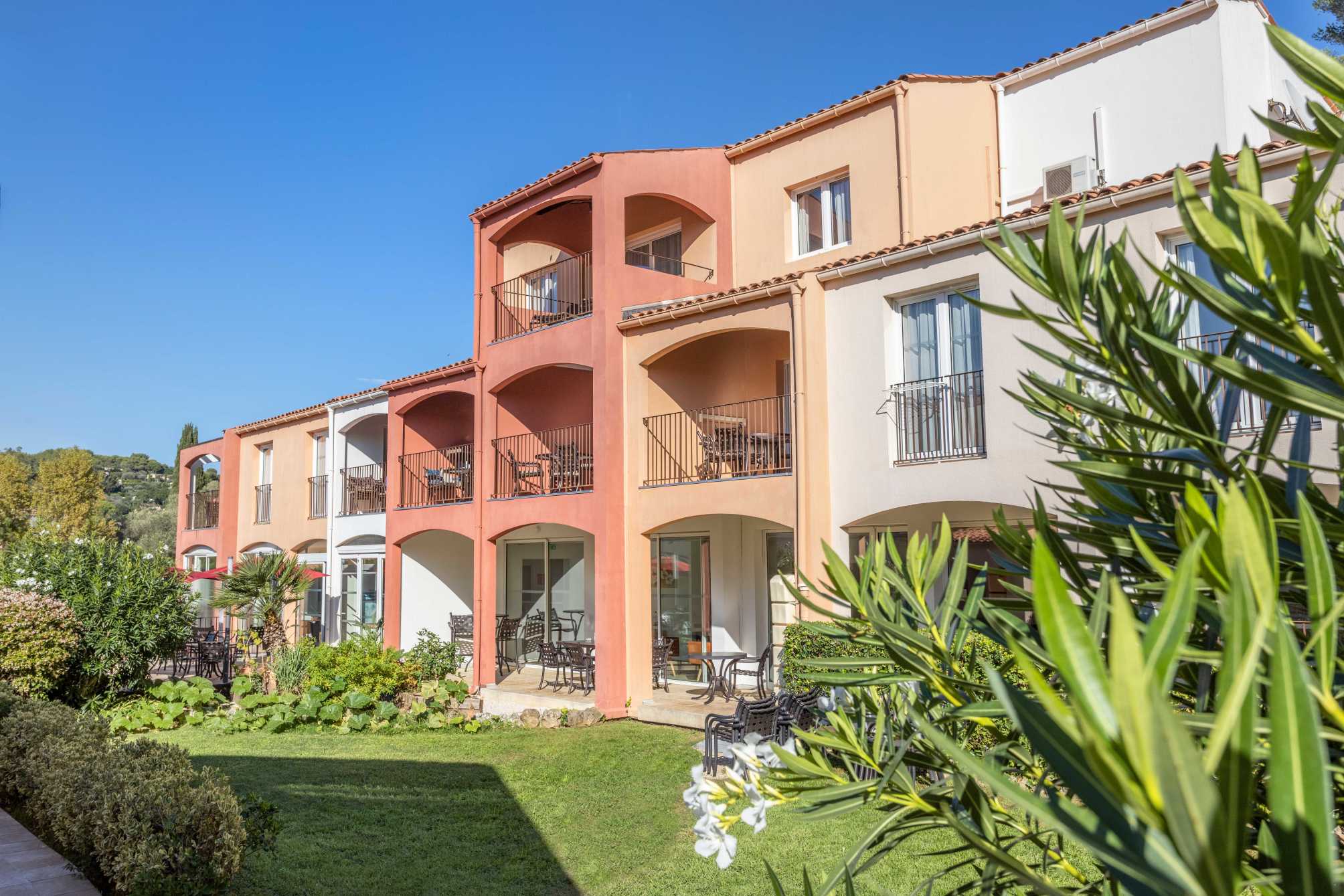 

Roma - Grasse - Le Club Mougins