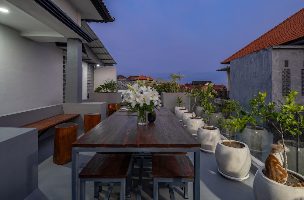 

Roma - Ketewel - Verdant Bali Sekar Sari
