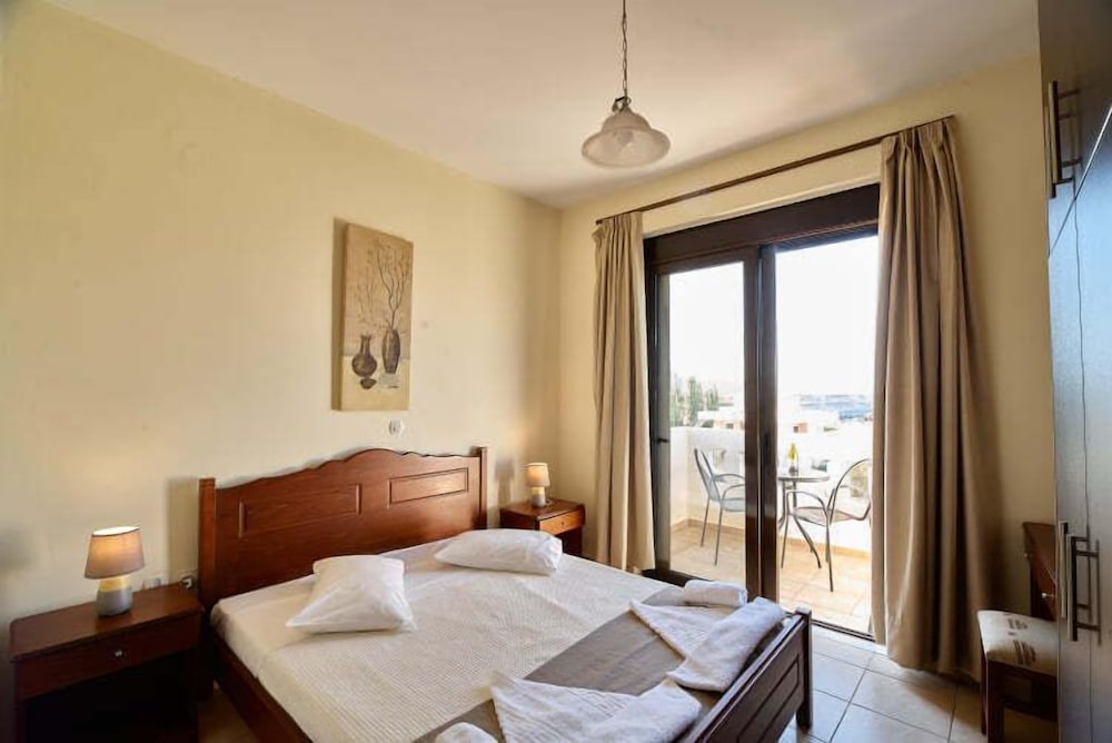 

Napoli - Kolimbari - Villa Gereoudis Apartments with Sea View & Pool