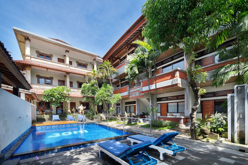 

Bari - Kuta - Bali - Legian Village Beach Resort - CHSE Certified