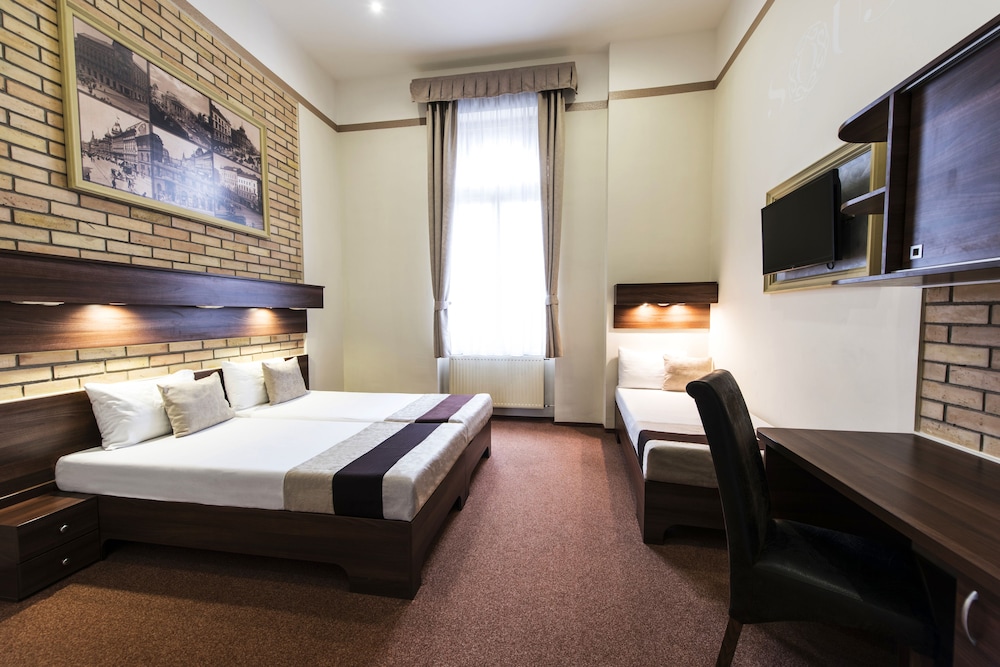 

Brindisi - Budapest - SOUS44