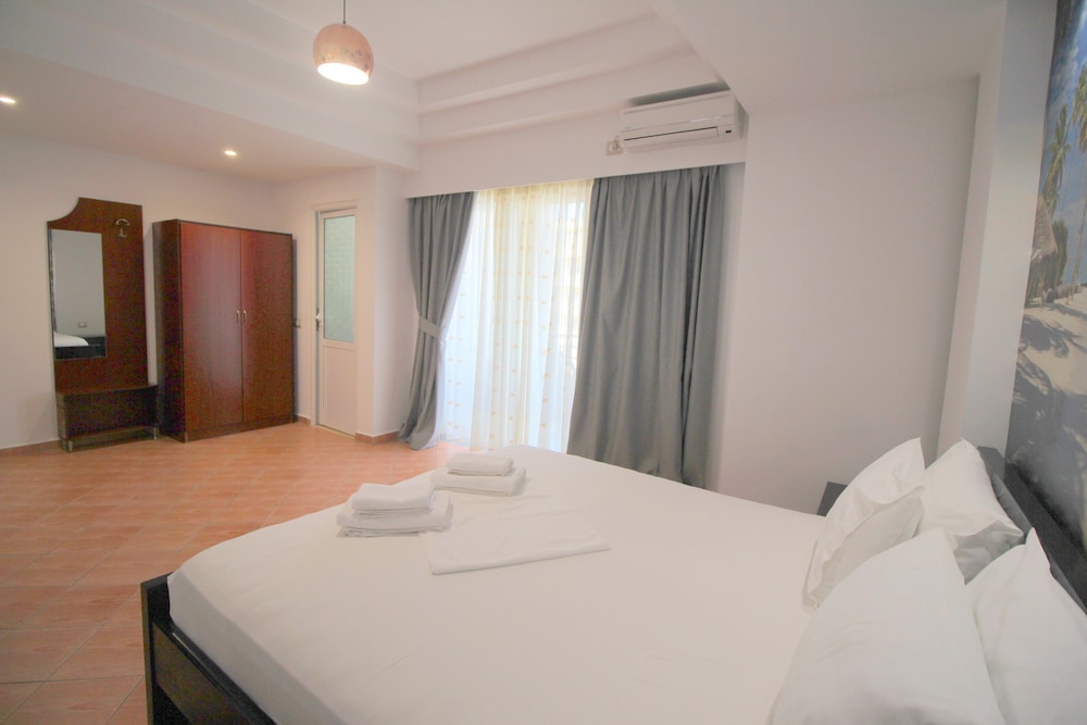 

Bari - Sarandë - Hotel Oskar