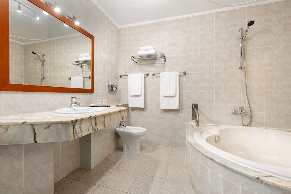

Bari - Playa Fañabe - Ramada Residences by Wyndham Tenerife Costa Adeje