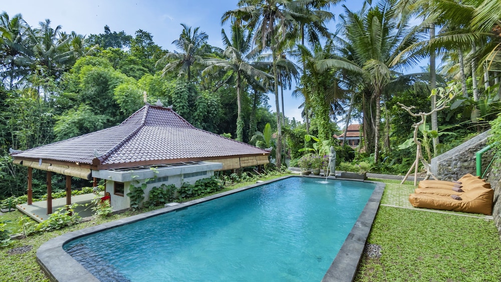 

Roma - Tampaksiring - As I Am Ubud Retreat