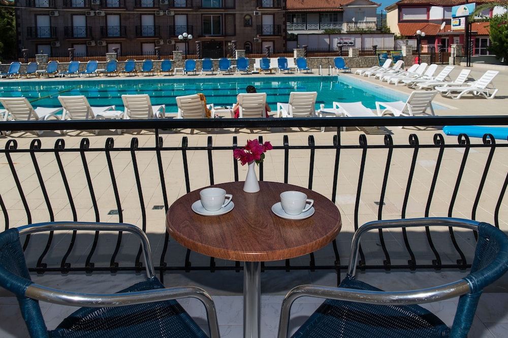 

Brindisi - Laganas - Perkes Hotel Complex