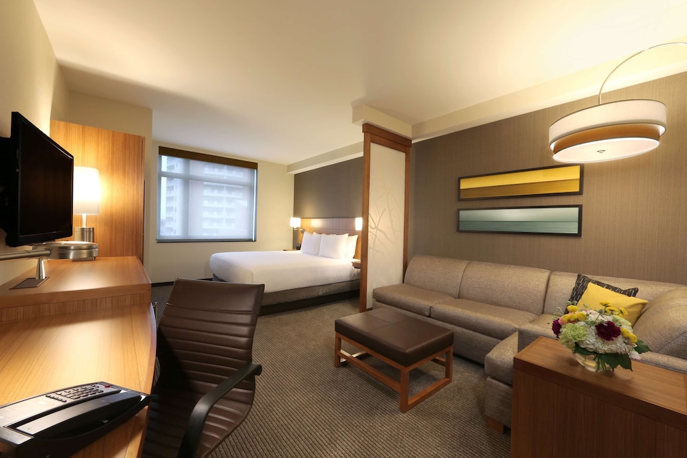 

Roma - Queens - Hyatt Place Flushing/LGA Airport