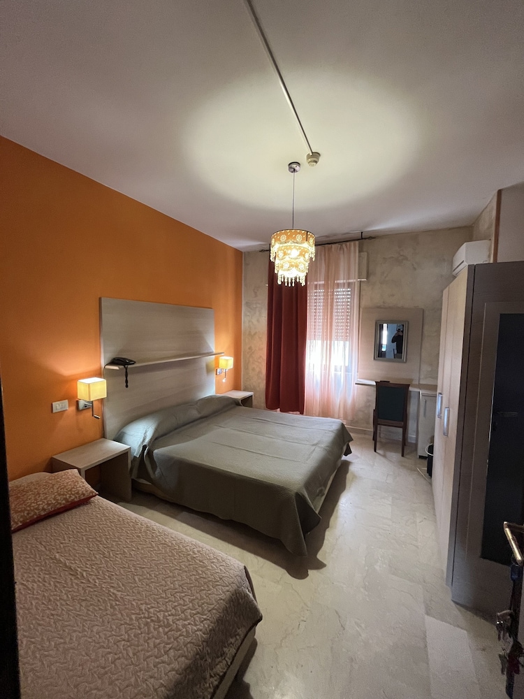 

Catania - Brindisi - Hotel L'Approdo