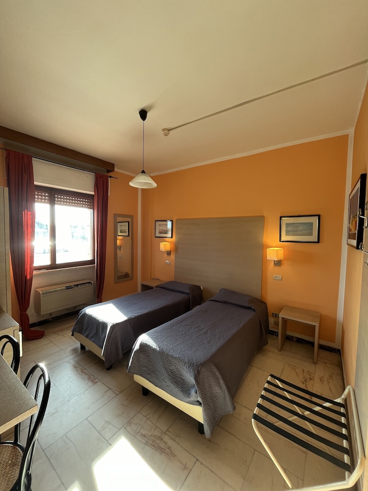 

Bologna - Puglia, Italia - Hotel L'Approdo