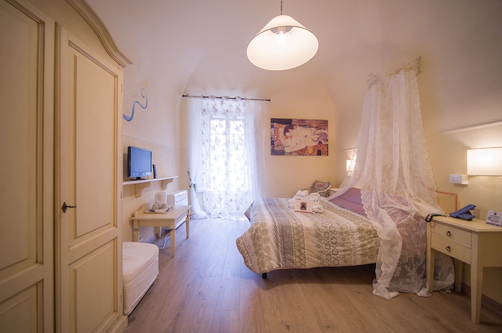 

Verona - Volterra - Albergo Etruria