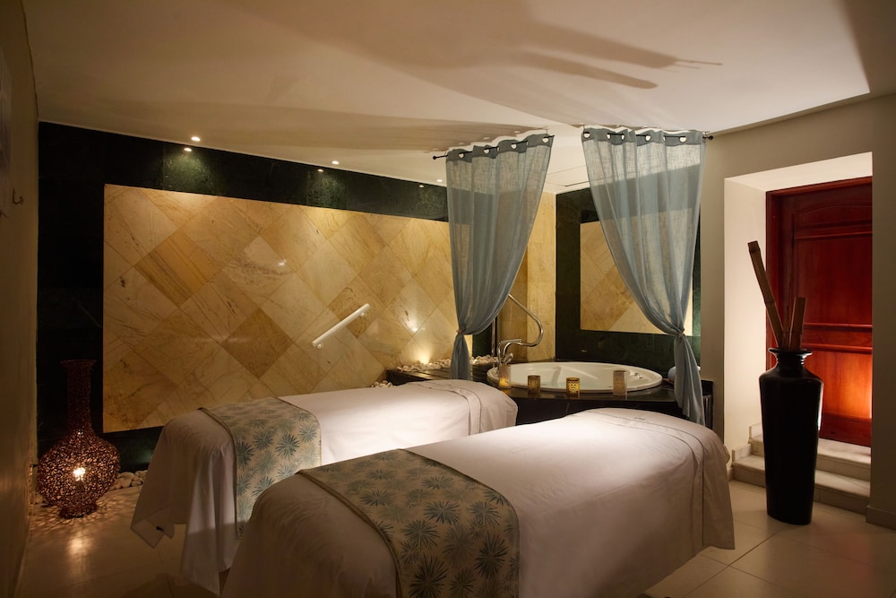 

Lamezia Terme - Ocho Rios - Runaway Bay - Bahia Principe Grand Jamaica - All Inclusive